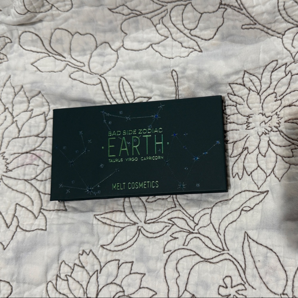 Melt Cosmetics Earth Palette in Dark Green NIB